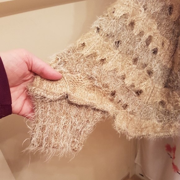 Arden B poncho - Picture 2 of 3